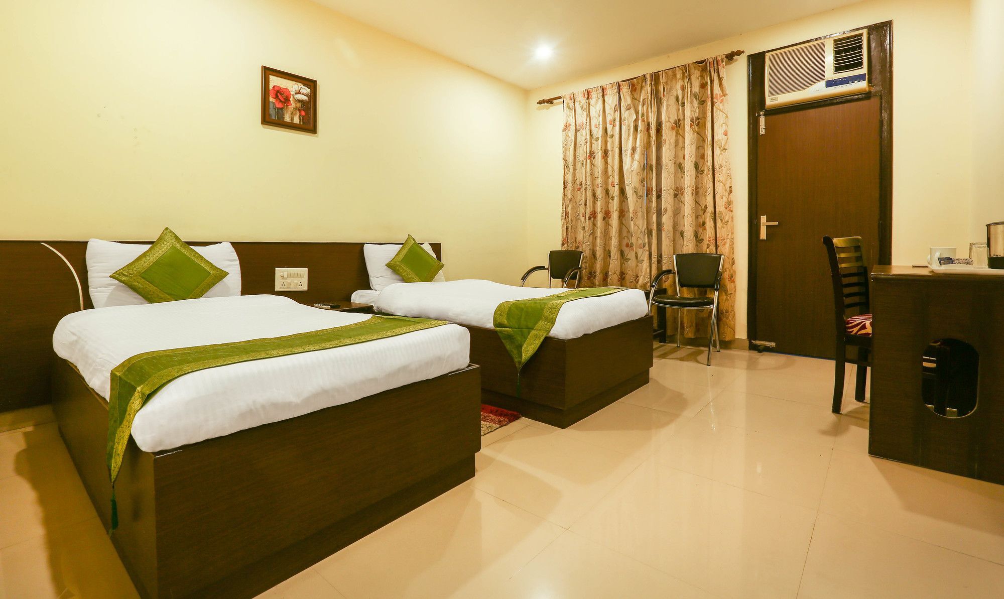 Treebo Trend Gk Conifer Hotel Dharamszala Kültér fotó