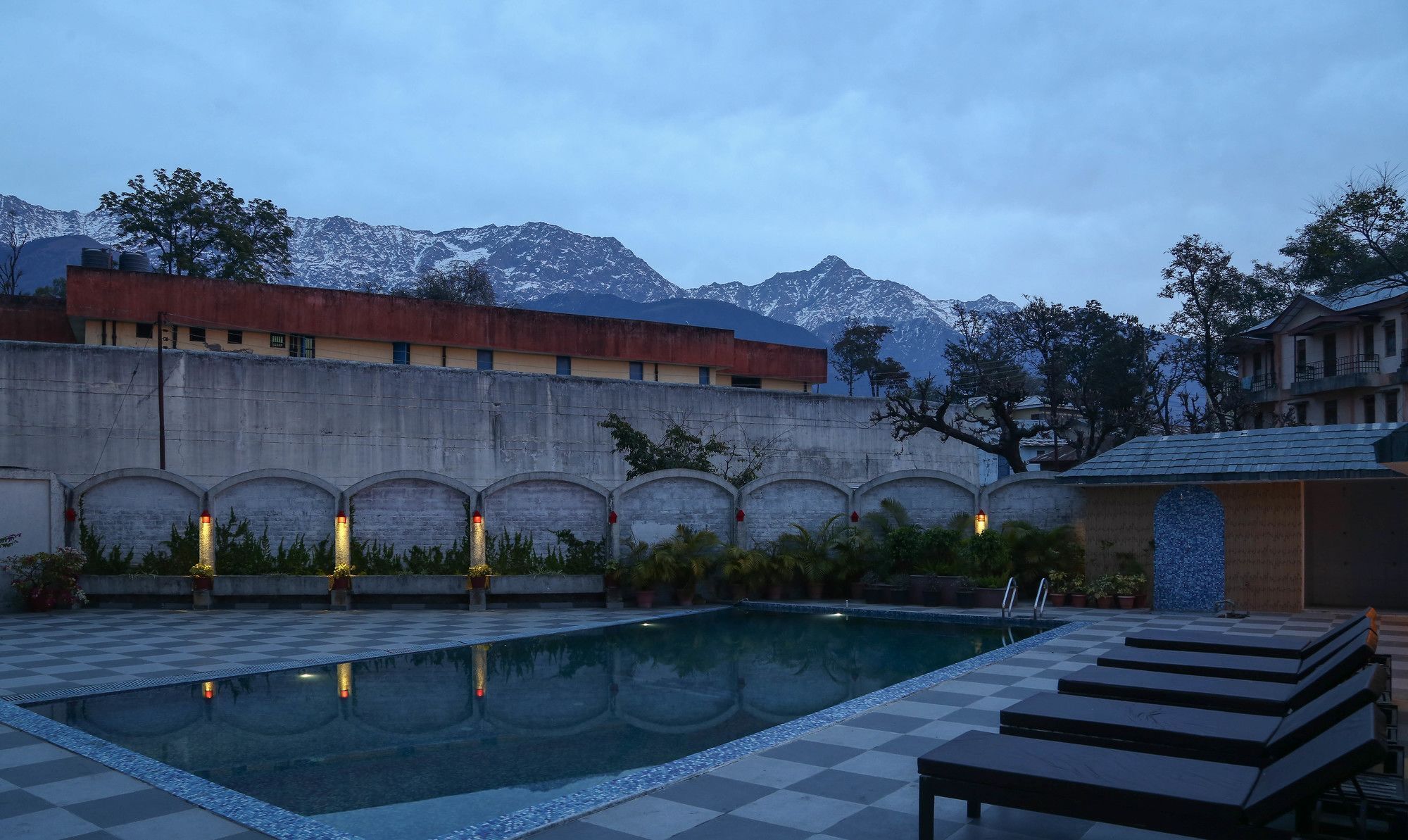 Treebo Trend Gk Conifer Hotel Dharamszala Kültér fotó